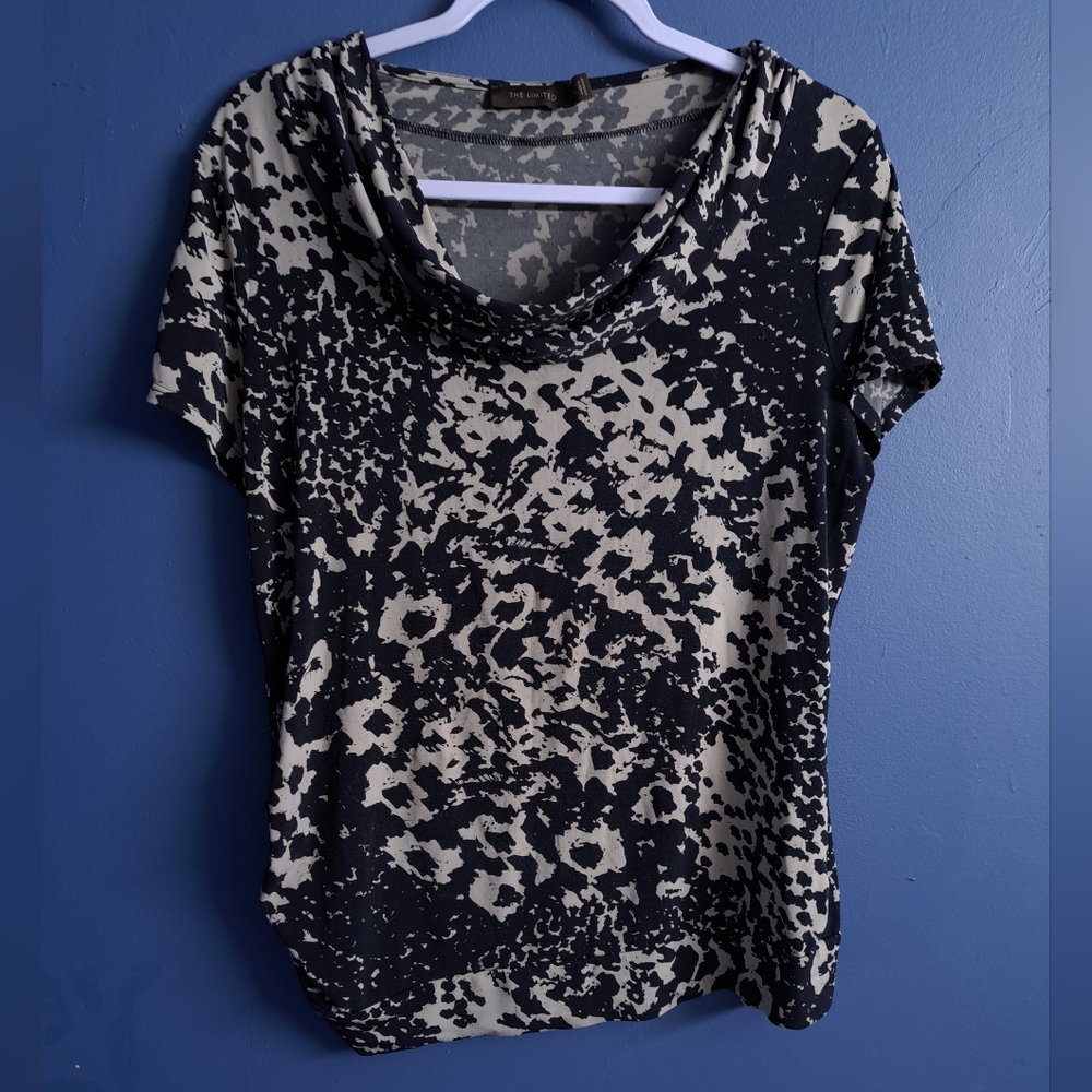The Limited Black and White Graphic Short Sleeve Blouse